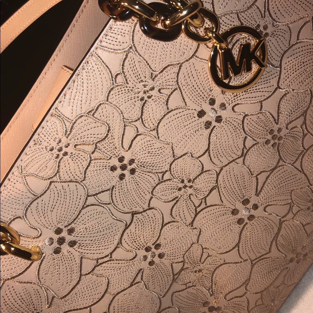 Michael Kors! Brand new with tag🔥🔥🔥 - Picture 8 of 8